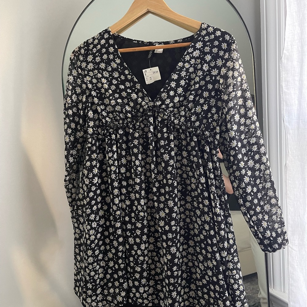 Super cute flower print black H&M dress NWT